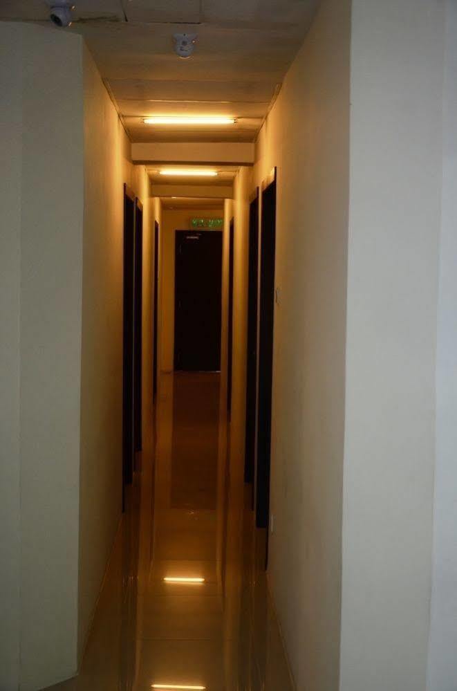 Aura Hotel Куала Лумпур Екстериор снимка